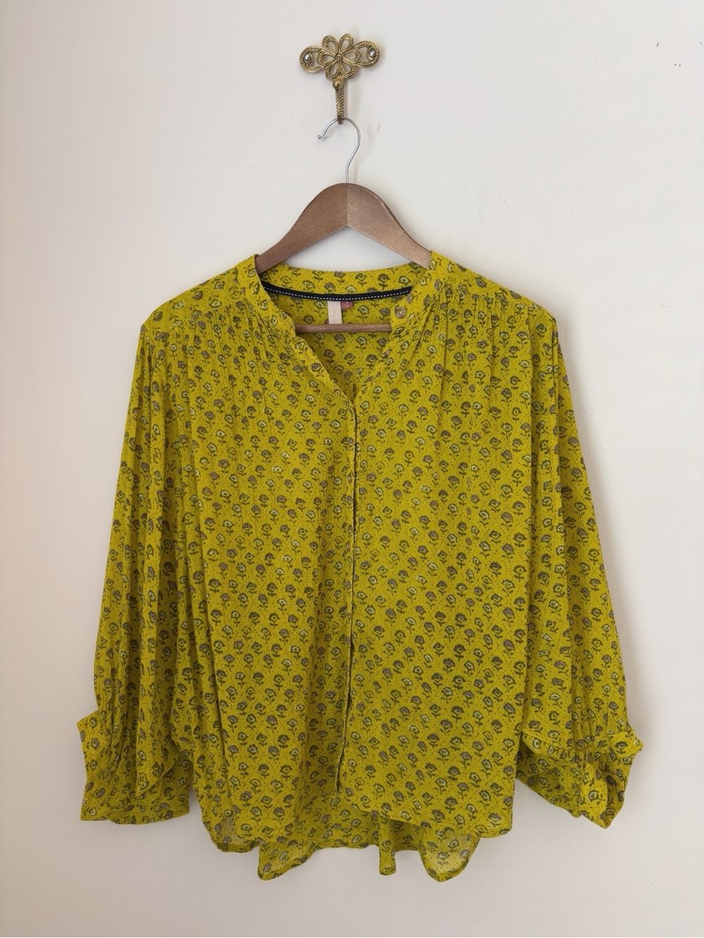 Pilcro Chartreuse Printed Batwing Button Up Blouse Small